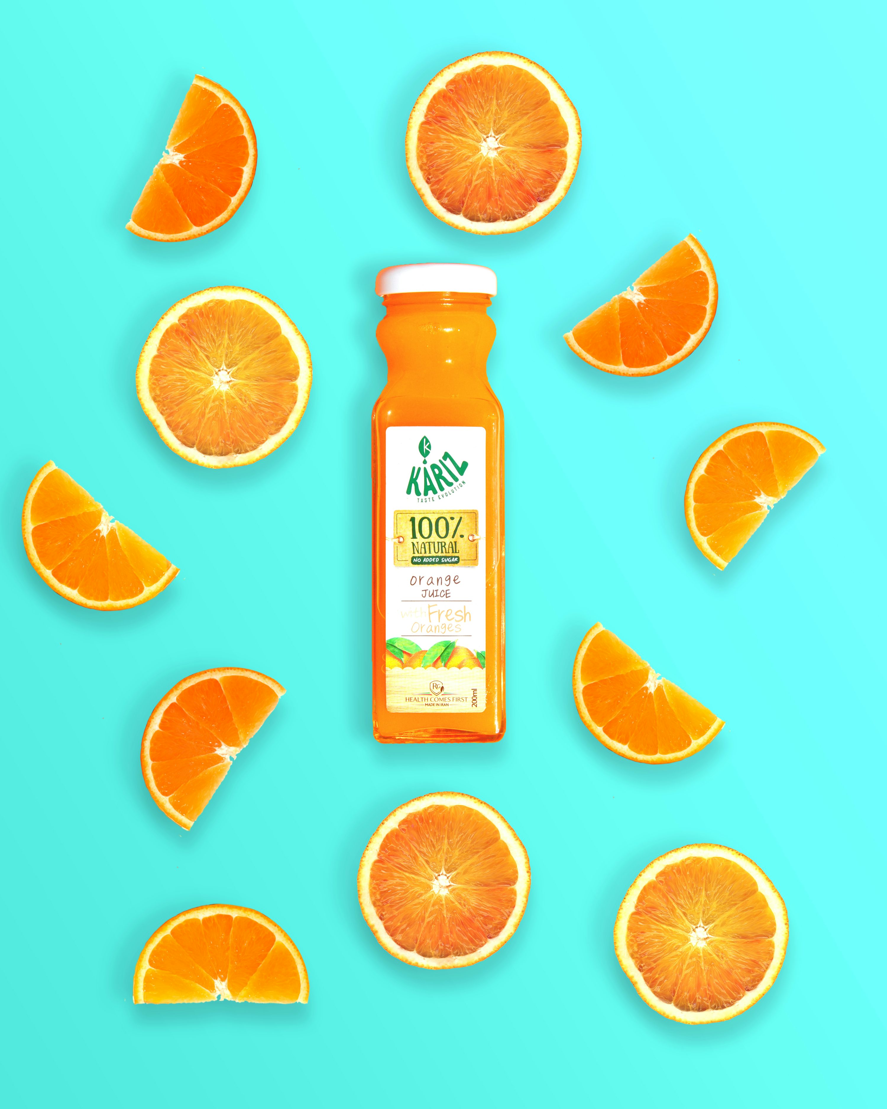 frutti arancioni su sfondo bianco